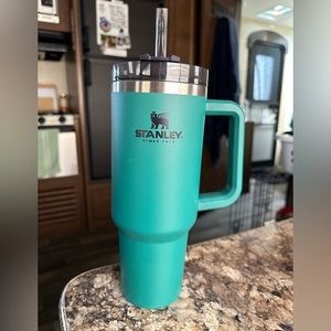 Stanley tumbler with straw